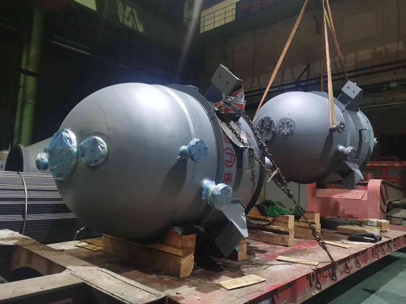 立式带夹套聚合釜(图1)