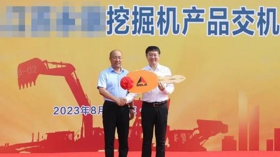 山东临工与江苏集团举行挖掘机交机仪式 深化战略合作关系-三星领航机械有限公司(图3)