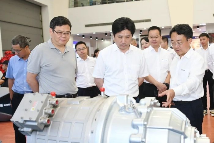 海螺集团与柳工深化战略合作 推动建材行业绿色转型-三星领航机械有限公司(图3)
